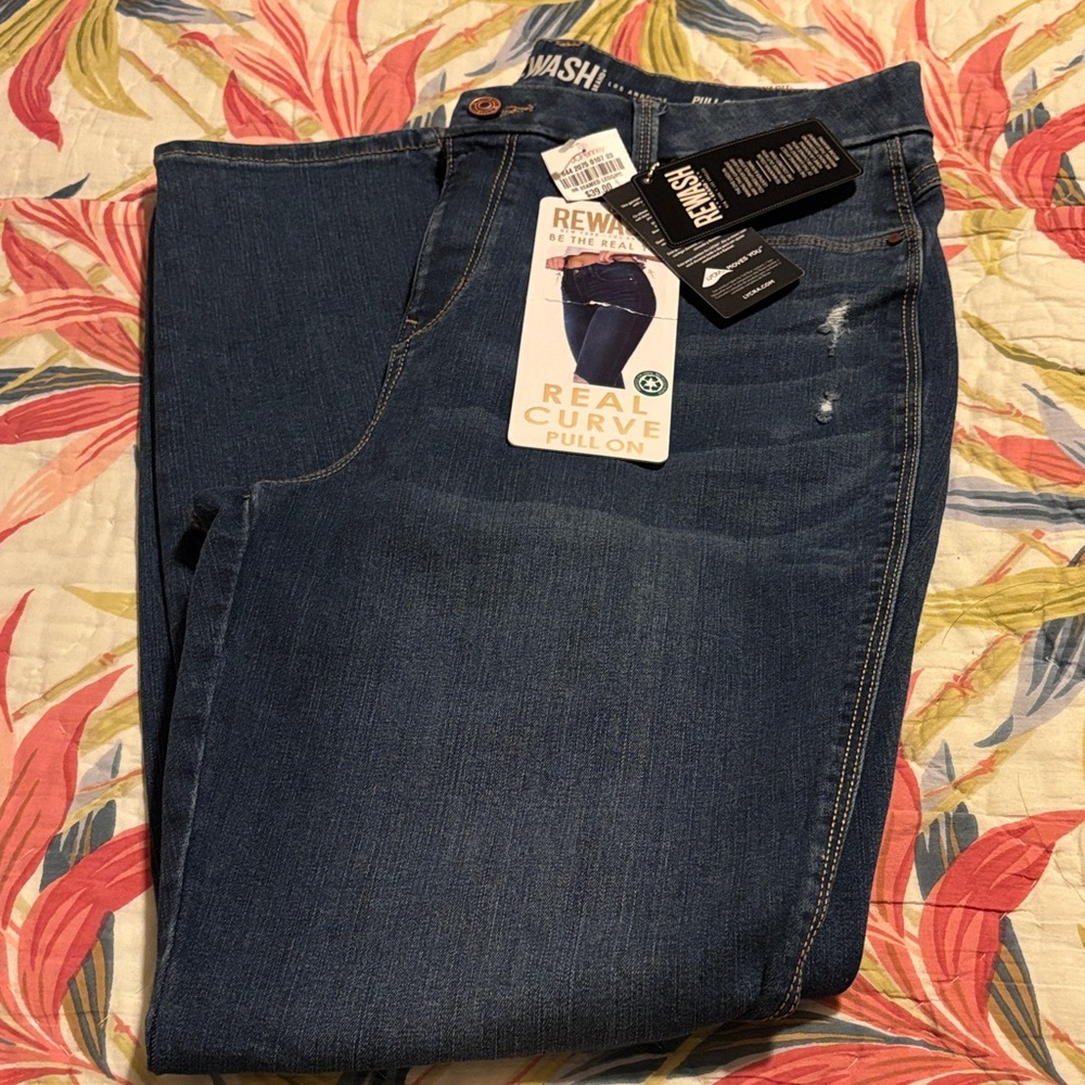 NWT REWASH PULL ON HIGH RISE